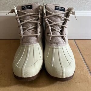 Women’s Sperrys waterproof quilted duck boots